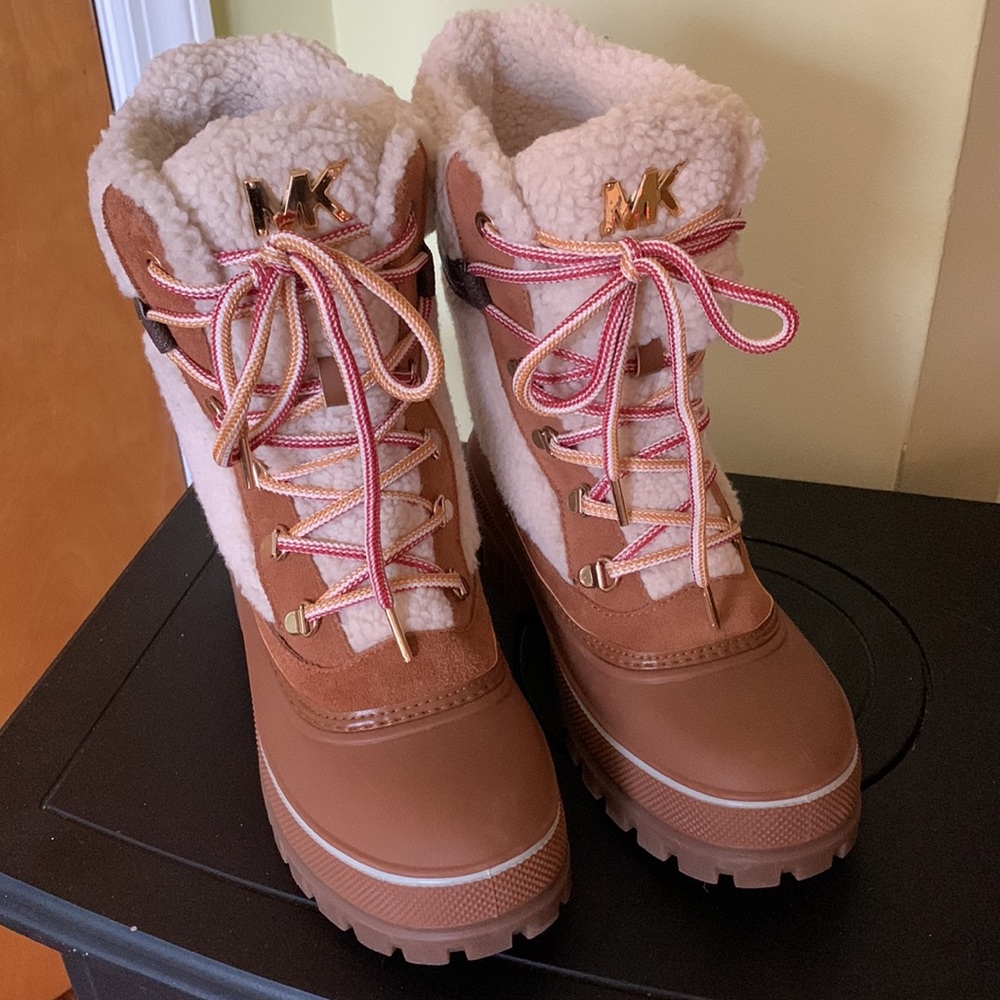 Michael Kors winter boots size 8